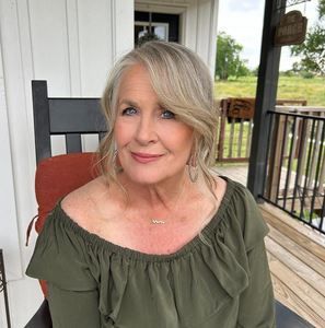 Meet your Posher, Lisa ann